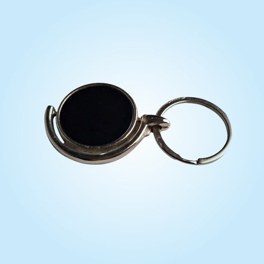 Revolving metal keychain